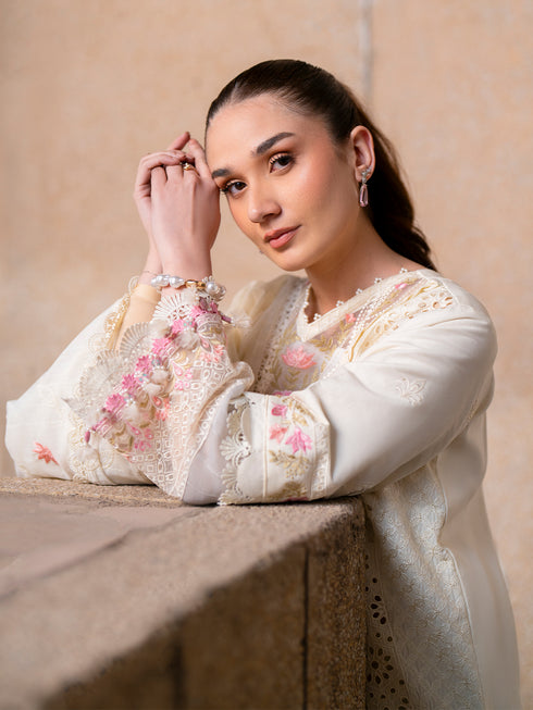 DR-05 | 3 PC Luxury Lawn