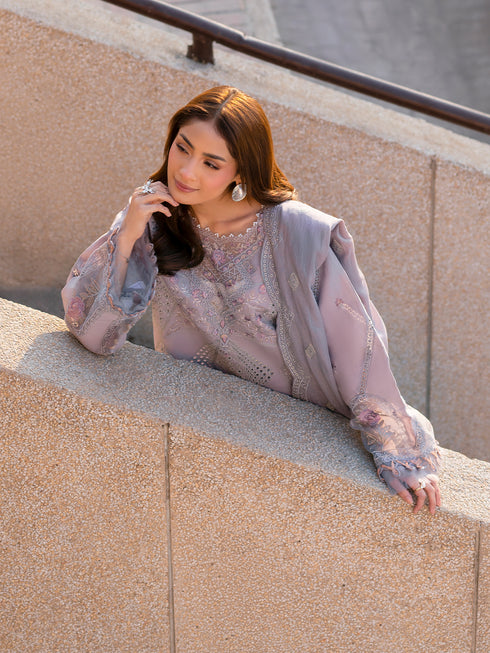 DR-07 | 3 PC Luxury Lawn